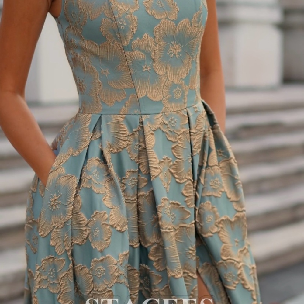 Elegant Blue and Gold Floral Brocade Evening Dress - Picture 3 of 5